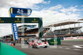2022-06-08 - 709 BRISCOE Ryan (aus), WESTBROOK Richard (gbr), MAILLEUX Franck (fra), Glickenhaus Racing, Glickenhaus 007 LMH, action during the free practices and qualifying sessions of the 2022 24 Hours of Le Mans, 3rd round of the 2022 FIA World Endurance Championship, on the Circuit de la Sarthe, from June 8 to 12, 2022 in Le Mans, France - 24 HEURES DU MANS 2022 - FREE PRACTICES AND QUALIFYING - ENDURANCE - MOTORS