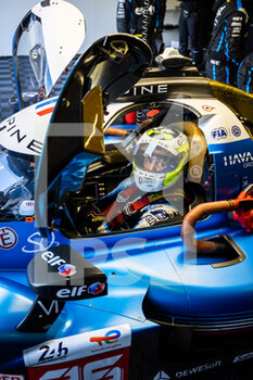 2022-06-08 - NEGRAO André (bra), Alpine Elf Team, Alpine A480 - Gibson, portrait garage, box, during the free practices and qualifying sessions of the 2022 24 Hours of Le Mans, 3rd round of the 2022 FIA World Endurance Championship, on the Circuit de la Sarthe, from June 8 to 12, 2022 in Le Mans, France - 24 HEURES DU MANS 2022 - FREE PRACTICES AND QUALIFYING - ENDURANCE - MOTORS