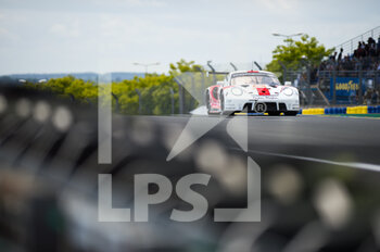 2022-06-08 - 56 IRIBE Brendan (usa), MILLROY Ollie (gbr), BARNICOAT Ben (gbr), Team Project 1, Porsche 911 RSR - 19, action during the free practices and qualifying sessions of the 2022 24 Hours of Le Mans, 3rd round of the 2022 FIA World Endurance Championship, on the Circuit de la Sarthe, from June 8 to 12, 2022 in Le Mans, France - 24 HEURES DU MANS 2022 - FREE PRACTICES AND QUALIFYING - ENDURANCE - MOTORS