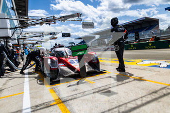 2022-06-08 - 01 WADOUX Lilou (fra), OGIER Sébastien (fra), MILESI Charles (fra), Richard Mille Racing Team, Oreca 07 - Gibson, pitlane, essence, fuel, during the free practices and qualifying sessions of the 2022 24 Hours of Le Mans, 3rd round of the 2022 FIA World Endurance Championship, on the Circuit de la Sarthe, from June 8 to 12, 2022 in Le Mans, France - 24 HEURES DU MANS 2022 - FREE PRACTICES AND QUALIFYING - ENDURANCE - MOTORS