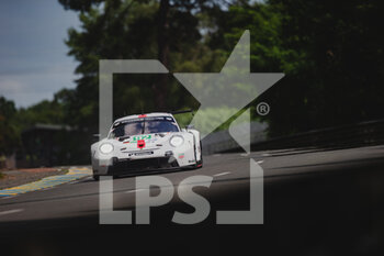 2022-06-08 - 92 CHRISTENSEN Michael (dnk), ESTRE Kevin (fra), VANTHOOR Laurens (bel), Porsche GT Team, Porsche 911 RSR - 19, action during the free practices and qualifying sessions of the 2022 24 Hours of Le Mans, 3rd round of the 2022 FIA World Endurance Championship, on the Circuit de la Sarthe, from June 8 to 12, 2022 in Le Mans, France - 24 HEURES DU MANS 2022 - FREE PRACTICES AND QUALIFYING - ENDURANCE - MOTORS