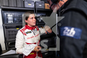 2022-06-08 - WADOUX Lilou (fra), Richard Mille Racing Team, Oreca 07 - Gibson, portrait during the free practices and qualifying sessions of the 2022 24 Hours of Le Mans, 3rd round of the 2022 FIA World Endurance Championship, on the Circuit de la Sarthe, from June 8 to 12, 2022 in Le Mans, France - 24 HEURES DU MANS 2022 - FREE PRACTICES AND QUALIFYING - ENDURANCE - MOTORS