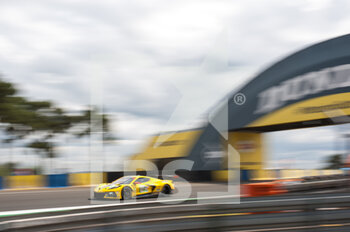 2022-06-08 - 63 GARCIA Antonio (spa), TAYLOR Jordan (usa), CATSBURG Nicky (nld), Corvette Racing, Chevrolet Corvette C8.R, action during the free practices and qualifying sessions of the 2022 24 Hours of Le Mans, 3rd round of the 2022 FIA World Endurance Championship, on the Circuit de la Sarthe, from June 8 to 12, 2022 in Le Mans, France - 24 HEURES DU MANS 2022 - FREE PRACTICES AND QUALIFYING - ENDURANCE - MOTORS