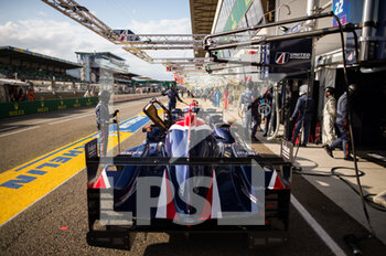 2022-06-08 - 22 HANSON Philip (gbr), ALBUQUERQUE Filipe (prt), OWEN William (usa), United Autosports USA, Oreca 07 - Gibson, pitlane, during the free practices and qualifying sessions of the 2022 24 Hours of Le Mans, 3rd round of the 2022 FIA World Endurance Championship, on the Circuit de la Sarthe, from June 8 to 12, 2022 in Le Mans, France - 24 HEURES DU MANS 2022 - FREE PRACTICES AND QUALIFYING - ENDURANCE - MOTORS