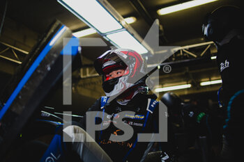 2022-06-08 - YE Yifei (chn), Cool Racing, Oreca 07 - Gibson, portrait during the free practices and qualifying sessions of the 2022 24 Hours of Le Mans, 3rd round of the 2022 FIA World Endurance Championship, on the Circuit de la Sarthe, from June 8 to 12, 2022 in Le Mans, France - 24 HEURES DU MANS 2022 - FREE PRACTICES AND QUALIFYING - ENDURANCE - MOTORS