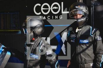 2022-06-08 - Cool Racing, Oreca 07 - Gibson, mechanic, mecanicien during the free practices and qualifying sessions of the 2022 24 Hours of Le Mans, 3rd round of the 2022 FIA World Endurance Championship, on the Circuit de la Sarthe, from June 8 to 12, 2022 in Le Mans, France - 24 HEURES DU MANS 2022 - FREE PRACTICES AND QUALIFYING - ENDURANCE - MOTORS