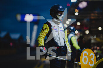 2022-01-19 - Corvette Racing, Chevrolet Corvette C8.R, mechanic, mecanicien during the free practices and qualifying sessions of the 2022 24 Hours of Le Mans, 3rd round of the 2022 FIA World Endurance Championship, on the Circuit de la Sarthe, from June 8 to 12, 2022 in Le Mans, France - 24 HEURES DU MANS 2022 - FREE PRACTICES AND QUALIFYING - ENDURANCE - MOTORS