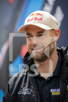 2022-06-09 - VAN GISBERGEN Shane (nzl), Riley Motorsport, Ferrari 488 GTE Evo, portrait during the free practices and qualifying sessions of the 2022 24 Hours of Le Mans, 3rd round of the 2022 FIA World Endurance Championship, on the Circuit de la Sarthe, from June 8 to 12, 2022 in Le Mans, France - 24 HEURES DU MANS 2022 - FREE PRACTICES AND QUALIFYING - PART 2 - ENDURANCE - MOTORS