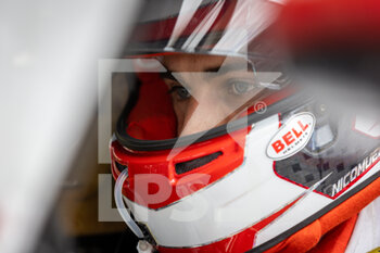 2022-06-09 - MULLER Nico (swi), Vector Sport, Oreca 07 - Gibson, portrait during the free practices and qualifying sessions of the 2022 24 Hours of Le Mans, 3rd round of the 2022 FIA World Endurance Championship, on the Circuit de la Sarthe, from June 8 to 12, 2022 in Le Mans, France - 24 HEURES DU MANS 2022 - FREE PRACTICES AND QUALIFYING - PART 2 - ENDURANCE - MOTORS
