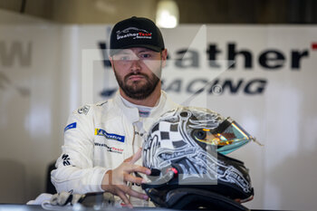 2022-06-09 - MAC NEIL Cooper (usa), Weather Tech Racing, Porsche 911 RSR - 19, portrait during the free practices and qualifying sessions of the 2022 24 Hours of Le Mans, 3rd round of the 2022 FIA World Endurance Championship, on the Circuit de la Sarthe, from June 8 to 12, 2022 in Le Mans, France - 24 HEURES DU MANS 2022 - FREE PRACTICES AND QUALIFYING - PART 2 - ENDURANCE - MOTORS