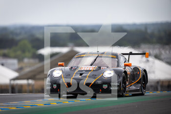 2022-06-09 - 86 WAINWRIGHT Michael (gbr), PERA Ricardo (ita), BARKER Benjamin (gbr), GR Racing, Porsche 911 RSR - 19, action during the free practices and qualifying sessions of the 2022 24 Hours of Le Mans, 3rd round of the 2022 FIA World Endurance Championship, on the Circuit de la Sarthe, from June 8 to 12, 2022 in Le Mans, France - 24 HEURES DU MANS 2022 - FREE PRACTICES AND QUALIFYING - PART 2 - ENDURANCE - MOTORS