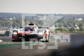 2022-06-09 - 08 BUEMI Sébastien (swi), HARTLEY Brendon (nzl), HIRAKAWA Ryo (jpn), Toyota Gazoo Racing, Toyota GR010 - Hybrid, action,during the free practices and qualifying sessions of the 2022 24 Hours of Le Mans, 3rd round of the 2022 FIA World Endurance Championship, on the Circuit de la Sarthe, from June 8 to 12, 2022 in Le Mans, France - 24 HEURES DU MANS 2022 - FREE PRACTICES AND QUALIFYING - PART 2 - ENDURANCE - MOTORS