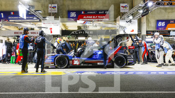2022-06-09 - 36 NEGRAO André (bra), LAPIERRE Nicolas (fra), VAXIVIERE Matthieu (fra), Alpine Elf Team, Alpine A480 - Gibson, pitlane, during the free practices and qualifying sessions of the 2022 24 Hours of Le Mans, 3rd round of the 2022 FIA World Endurance Championship, on the Circuit de la Sarthe, from June 8 to 12, 2022 in Le Mans, France - 24 HEURES DU MANS 2022 - FREE PRACTICES AND QUALIFYING - PART 2 - ENDURANCE - MOTORS