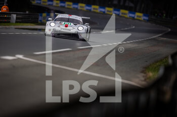2022-06-09 - 91 BRUNI Gianmaria (ita), LIETZ Richard (aut), MAKOWIECKI Frederic (fra), Porsche GT Team, Porsche 911 RSR - 19, action during the free practices and qualifying sessions of the 2022 24 Hours of Le Mans, 3rd round of the 2022 FIA World Endurance Championship, on the Circuit de la Sarthe, from June 8 to 12, 2022 in Le Mans, France - 24 HEURES DU MANS 2022 - FREE PRACTICES AND QUALIFYING - PART 2 - ENDURANCE - MOTORS