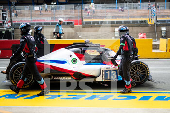 2022-06-09 - 13 CIMADOMO Philippe (fra), BECHE Mathias (swi), VAN DER HELM Tijmen (nld), TDS Racing x Vaillante, Oreca 07 - Gibson, pitlane, during the free practices and qualifying sessions of the 2022 24 Hours of Le Mans, 3rd round of the 2022 FIA World Endurance Championship, on the Circuit de la Sarthe, from June 8 to 12, 2022 in Le Mans, France - 24 HEURES DU MANS 2022 - FREE PRACTICES AND QUALIFYING - PART 2 - ENDURANCE - MOTORS