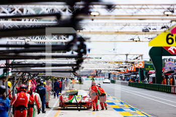 2022-06-09 - 52 MOLINA Miguel (spa), FUOCO Antonio (ita), RIGON David (ita), AF Corse, Ferrari 488 GTE EVO, pitlane, during the free practices and qualifying sessions of the 2022 24 Hours of Le Mans, 3rd round of the 2022 FIA World Endurance Championship, on the Circuit de la Sarthe, from June 8 to 12, 2022 in Le Mans, France - 24 HEURES DU MANS 2022 - FREE PRACTICES AND QUALIFYING - PART 2 - ENDURANCE - MOTORS