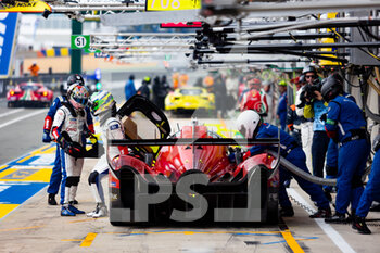 2022-06-09 - 708 PLA Olivier (fra), DUMAS Romain (fra), DERANI Felipe (bra), Glickenhaus Racing, Glickenhaus 007 LMH, pitlane, during the free practices and qualifying sessions of the 2022 24 Hours of Le Mans, 3rd round of the 2022 FIA World Endurance Championship, on the Circuit de la Sarthe, from June 8 to 12, 2022 in Le Mans, France - 24 HEURES DU MANS 2022 - FREE PRACTICES AND QUALIFYING - PART 2 - ENDURANCE - MOTORS