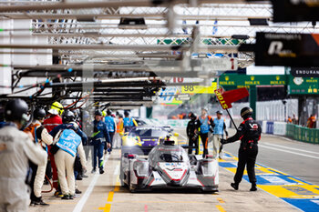 2022-06-09 - 10 MULLER Nico (swi), CULLEN Ryan (gbr), BOURDAIS Sébastien (fra), Vector Sport, Oreca 07 - Gibson, pitlane, during the free practices and qualifying sessions of the 2022 24 Hours of Le Mans, 3rd round of the 2022 FIA World Endurance Championship, on the Circuit de la Sarthe, from June 8 to 12, 2022 in Le Mans, France - 24 HEURES DU MANS 2022 - FREE PRACTICES AND QUALIFYING - PART 2 - ENDURANCE - MOTORS