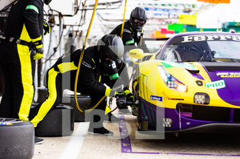 2022-06-09 - 74 FRAGA Felipe (bra), BIRD Sam (gbr), VAN GISBERGEN Shane (nzl), Riley Motorsport, Ferrari 488 GTE Evo, pitlane, during the free practices and qualifying sessions of the 2022 24 Hours of Le Mans, 3rd round of the 2022 FIA World Endurance Championship, on the Circuit de la Sarthe, from June 8 to 12, 2022 in Le Mans, France - 24 HEURES DU MANS 2022 - FREE PRACTICES AND QUALIFYING - PART 2 - ENDURANCE - MOTORS