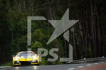 2022-06-09 - 63 GARCIA Antonio (spa), TAYLOR Jordan (usa), CATSBURG Nicky (nld), Corvette Racing, Chevrolet Corvette C8.R, action, during the free practices and qualifying sessions of the 2022 24 Hours of Le Mans, 3rd round of the 2022 FIA World Endurance Championship, on the Circuit de la Sarthe, from June 8 to 12, 2022 in Le Mans, France - 24 HEURES DU MANS 2022 - FREE PRACTICES AND QUALIFYING - PART 2 - ENDURANCE - MOTORS