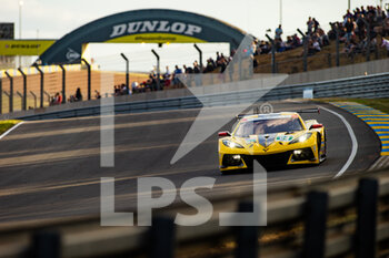 2022-06-09 - 64 MILNER Tommy (usa), TANDY Nick (gbr), SIMS Alexander (ger), Corvette Racing, Chevrolet Corvette C8.R, action during the free practices and qualifying sessions of the 2022 24 Hours of Le Mans, 3rd round of the 2022 FIA World Endurance Championship, on the Circuit de la Sarthe, from June 8 to 12, 2022 in Le Mans, France - 24 HEURES DU MANS 2022 - FREE PRACTICES AND QUALIFYING - PART 2 - ENDURANCE - MOTORS