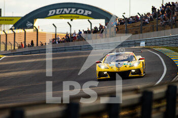 2022-06-09 - 63 GARCIA Antonio (spa), TAYLOR Jordan (usa), CATSBURG Nicky (nld), Corvette Racing, Chevrolet Corvette C8.R, action during the free practices and qualifying sessions of the 2022 24 Hours of Le Mans, 3rd round of the 2022 FIA World Endurance Championship, on the Circuit de la Sarthe, from June 8 to 12, 2022 in Le Mans, France - 24 HEURES DU MANS 2022 - FREE PRACTICES AND QUALIFYING - PART 2 - ENDURANCE - MOTORS