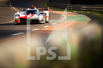 2022-06-09 - 08 BUEMI Sébastien (swi), HARTLEY Brendon (nzl), HIRAKAWA Ryo (jpn), Toyota Gazoo Racing, Toyota GR010 - Hybrid, action, during the free practices and qualifying sessions of the 2022 24 Hours of Le Mans, 3rd round of the 2022 FIA World Endurance Championship, on the Circuit de la Sarthe, from June 8 to 12, 2022 in Le Mans, France - 24 HEURES DU MANS 2022 - FREE PRACTICES AND QUALIFYING - PART 2 - ENDURANCE - MOTORS