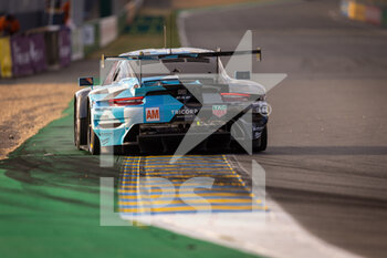 2022-06-09 - 77 RIED Christian (ger), PRIAULX Sebastian (fra), TINCKNELL Harry (gbr), Dempsey-Proton Racing, Porsche 911 RSR - 19, action during the free practices and qualifying sessions of the 2022 24 Hours of Le Mans, 3rd round of the 2022 FIA World Endurance Championship, on the Circuit de la Sarthe, from June 8 to 12, 2022 in Le Mans, France - 24 HEURES DU MANS 2022 - FREE PRACTICES AND QUALIFYING - PART 2 - ENDURANCE - MOTORS