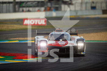 2022-06-09 - 08 BUEMI Sébastien (swi), HARTLEY Brendon (nzl), HIRAKAWA Ryo (jpn), Toyota Gazoo Racing, Toyota GR010 - Hybrid, action during the free practices and qualifying sessions of the 2022 24 Hours of Le Mans, 3rd round of the 2022 FIA World Endurance Championship, on the Circuit de la Sarthe, from June 8 to 12, 2022 in Le Mans, France - 24 HEURES DU MANS 2022 - FREE PRACTICES AND QUALIFYING - PART 2 - ENDURANCE - MOTORS