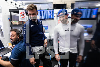 2022-06-09 - VAXIVIERE Matthieu (fra), Alpine Elf Team, Alpine A480 - Gibson, portrait LAPIERRE Nicolas (fra), Alpine Elf Team, Alpine A480 - Gibson, portrait garage, box, during the free practices and qualifying sessions of the 2022 24 Hours of Le Mans, 3rd round of the 2022 FIA World Endurance Championship, on the Circuit de la Sarthe, from June 8 to 12, 2022 in Le Mans, France - 24 HEURES DU MANS 2022 - FREE PRACTICES AND QUALIFYING - PART 2 - ENDURANCE - MOTORS