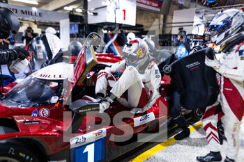 2022-06-09 - OGIER Sébastien (fra), Richard Mille Racing Team, Oreca 07 - Gibson, portrait MILESI Charles (fra), Richard Mille Racing Team, Oreca 07 - Gibson, portrait pitlane, during the free practices and qualifying sessions of the 2022 24 Hours of Le Mans, 3rd round of the 2022 FIA World Endurance Championship, on the Circuit de la Sarthe, from June 8 to 12, 2022 in Le Mans, France - 24 HEURES DU MANS 2022 - FREE PRACTICES AND QUALIFYING - PART 2 - ENDURANCE - MOTORS