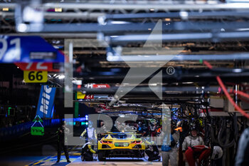 2022-06-09 - 63 GARCIA Antonio (spa), TAYLOR Jordan (usa), CATSBURG Nicky (nld), Corvette Racing, Chevrolet Corvette C8.R, pitlane, during the free practices and qualifying sessions of the 2022 24 Hours of Le Mans, 3rd round of the 2022 FIA World Endurance Championship, on the Circuit de la Sarthe, from June 8 to 12, 2022 in Le Mans, France - 24 HEURES DU MANS 2022 - FREE PRACTICES AND QUALIFYING - PART 2 - ENDURANCE - MOTORS