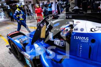 2022-06-09 - LAPIERRE Nicolas (fra), Alpine Elf Team, Alpine A480 - Gibson, portrait pitlane, during the free practices and qualifying sessions of the 2022 24 Hours of Le Mans, 3rd round of the 2022 FIA World Endurance Championship, on the Circuit de la Sarthe, from June 8 to 12, 2022 in Le Mans, France - 24 HEURES DU MANS 2022 - FREE PRACTICES AND QUALIFYING - PART 2 - ENDURANCE - MOTORS