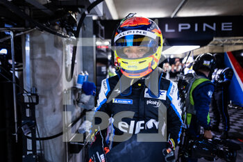 2022-06-09 - VAXIVIERE Matthieu (fra), Alpine Elf Team, Alpine A480 - Gibson, portrait pitlane, during the free practices and qualifying sessions of the 2022 24 Hours of Le Mans, 3rd round of the 2022 FIA World Endurance Championship, on the Circuit de la Sarthe, from June 8 to 12, 2022 in Le Mans, France - 24 HEURES DU MANS 2022 - FREE PRACTICES AND QUALIFYING - PART 2 - ENDURANCE - MOTORS