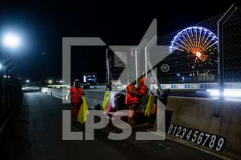 2022-06-09 - Marshals ambiance during the free practices and qualifying sessions of the 2022 24 Hours of Le Mans, 3rd round of the 2022 FIA World Endurance Championship, on the Circuit de la Sarthe, from June 8 to 12, 2022 in Le Mans, France - 24 HEURES DU MANS 2022 - FREE PRACTICES AND QUALIFYING - PART 2 - ENDURANCE - MOTORS