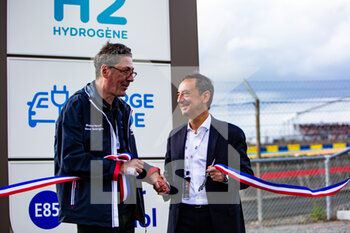 2022-06-09 - FILLON Pierre (fra), President of ACO, portrait with CALONI Pierre-Gautier during the TOTAL Energies totem inauguration, free practices and qualifying sessions of the 2022 24 Hours of Le Mans, 3rd round of the 2022 FIA World Endurance Championship, on the Circuit de la Sarthe, from June 8 to 12, 2022 in Le Mans, France - 24 HEURES DU MANS 2022 - FREE PRACTICES AND QUALIFYING - ENDURANCE - MOTORS