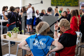 2022-06-10 - Networking Women In Motorsport during the free practices and qualifying sessions of the 2022 24 Hours of Le Mans, 3rd round of the 2022 FIA World Endurance Championship, on the Circuit de la Sarthe, from June 8 to 12, 2022 in Le Mans, France - 24 HEURES DU MANS 2022 - FREE PRACTICES AND QUALIFYING - PART 2 - ENDURANCE - MOTORS