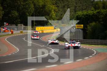 2022-06-10 - 08 BUEMI Sébastien (swi), HARTLEY Brendon (nzl), HIRAKAWA Ryo (jpn), Toyota Gazoo Racing, Toyota GR010 - Hybrid, action, during the 2022 24 Hours of Le Mans, 3rd round of the 2022 FIA World Endurance Championship, on the Circuit de la Sarthe, from June 11 to 12, 2022 in Le Mans, France - 24 HEURES DU MANS 2022 - PART 1 - ENDURANCE - MOTORS