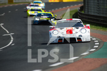 2022-06-10 - 56 IRIBE Brendan (usa), MILLROY Ollie (gbr), BARNICOAT Ben (gbr), Team Project 1, Porsche 911 RSR - 19, action, during the 2022 24 Hours of Le Mans, 3rd round of the 2022 FIA World Endurance Championship, on the Circuit de la Sarthe, from June 11 to 12, 2022 in Le Mans, France - 24 HEURES DU MANS 2022 - PART 1 - ENDURANCE - MOTORS