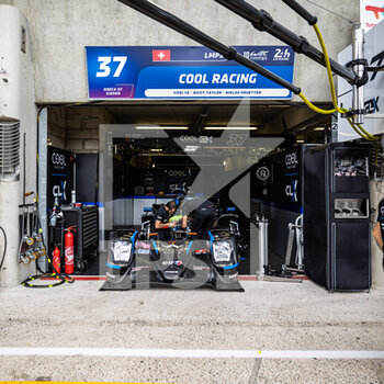 2022-06-10 - 37 YE Yifei (chn), TAYLOR Ricky (usa), KRUETTEN Niklas (ger), Cool Racing, Oreca 07 - Gibson, pitlane, stand during the 2022 24 Hours of Le Mans, 3rd round of the 2022 FIA World Endurance Championship, on the Circuit de la Sarthe, from June 11 to 12, 2022 in Le Mans, France - 24 HEURES DU MANS 2022 - PART 1 - ENDURANCE - MOTORS