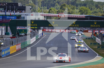 2022-06-10 - 56 IRIBE Brendan (usa), MILLROY Ollie (gbr), BARNICOAT Ben (gbr), Team Project 1, Porsche 911 RSR - 19, action during the 2022 24 Hours of Le Mans, 3rd round of the 2022 FIA World Endurance Championship, on the Circuit de la Sarthe, from June 11 to 12, 2022 in Le Mans, France - 24 HEURES DU MANS 2022 - PART 1 - ENDURANCE - MOTORS