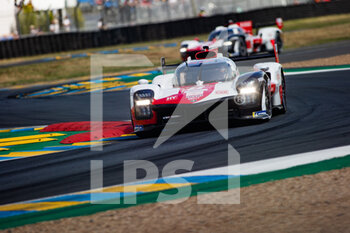 2022-06-10 - 08 BUEMI Sébastien (swi), HARTLEY Brendon (nzl), HIRAKAWA Ryo (jpn), Toyota Gazoo Racing, Toyota GR010 - Hybrid, action during the 2022 24 Hours of Le Mans, 3rd round of the 2022 FIA World Endurance Championship, on the Circuit de la Sarthe, from June 11 to 12, 2022 in Le Mans, France - 24 HEURES DU MANS 2022 - PART 1 - ENDURANCE - MOTORS