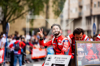 2022-06-10 - AUBRY Gabriel (fra), Spirit of Race, Ferrari 488 GTE EVO, portrait during the Parade of the 2022 24 Hours of Le Mans, 3rd round of the 2022 FIA World Endurance Championship, on the Circuit de la Sarthe, on June 10, 2022 in Le Mans, France - 24 HEURES DU MANS 2022 - PARADE - ENDURANCE - MOTORS