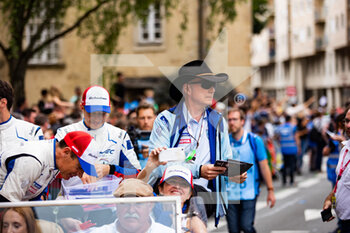 2022-06-10 - GLICKENHAUS Jim (usa), Owner of Glickenhaus Racing, portrait during the Parade of the 2022 24 Hours of Le Mans, 3rd round of the 2022 FIA World Endurance Championship, on the Circuit de la Sarthe, on June 10, 2022 in Le Mans, France - 24 HEURES DU MANS 2022 - PARADE - ENDURANCE - MOTORS