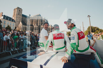 2022-06-10 - GONZALEZ Roberto (mex), DA COSTA Antonio Felix (prt), STEVENS Will (gbr), Jota, Oreca 07 - Gibson, ambiance during the Parade of the 2022 24 Hours of Le Mans, 3rd round of the 2022 FIA World Endurance Championship, on the Circuit de la Sarthe, on June 10, 2022 in Le Mans, France - 24 HEURES DU MANS 2022 - PARADE - ENDURANCE - MOTORS