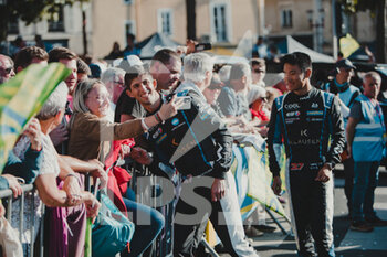 2022-06-10 - TAYLOR Ricky (usa), Cool Racing, Oreca 07 - Gibson, portrait during the Parade of the 2022 24 Hours of Le Mans, 3rd round of the 2022 FIA World Endurance Championship, on the Circuit de la Sarthe, on June 10, 2022 in Le Mans, France - 24 HEURES DU MANS 2022 - PARADE - ENDURANCE - MOTORS