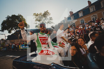 2022-06-10 - GONZALEZ Roberto (mex), DA COSTA Antonio Felix (prt), STEVENS Will (gbr), Jota, Oreca 07 - Gibson, ambiance during the Parade of the 2022 24 Hours of Le Mans, 3rd round of the 2022 FIA World Endurance Championship, on the Circuit de la Sarthe, on June 10, 2022 in Le Mans, France - 24 HEURES DU MANS 2022 - PARADE - ENDURANCE - MOTORS