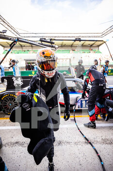 2022-06-11 - DE VRIES Nyck (nld), TDS Racing x Vaillante, Oreca 07 - Gibson, portrait pitlane, during the 2022 24 Hours of Le Mans, 3rd round of the 2022 FIA World Endurance Championship, on the Circuit de la Sarthe, from June 11 to 12, 2022 in Le Mans, France - 24 HEURES DU MANS 2022 - PART 1 - ENDURANCE - MOTORS