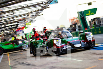 2022-06-11 - 28 RASMUSSEN Oliver (dnk), JONES Edward (gbr), ABERDEIN Jonathan (zaf), JOTA, Oreca 07 - Gibson, pitlane ambiance during the 2022 24 Hours of Le Mans, 3rd round of the 2022 FIA World Endurance Championship, on the Circuit de la Sarthe, from June 11 to 12, 2022 in Le Mans, France - 24 HEURES DU MANS 2022 - PART 1 - ENDURANCE - MOTORS