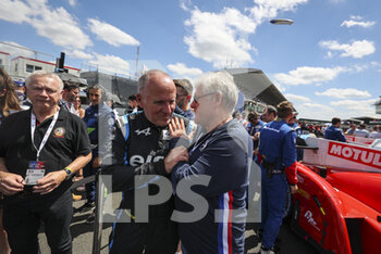 2022-06-11 - SINAULT Philippe (fra), team principal and owner of Signatech racing, portait with NICOLET Jacques, Ligier CEO during the 2022 24 Hours of Le Mans, 3rd round of the 2022 FIA World Endurance Championship, on the Circuit de la Sarthe, from June 11 to 12, 2022 in Le Mans, France - 24 HEURES DU MANS 2022 - PART 1 - ENDURANCE - MOTORS